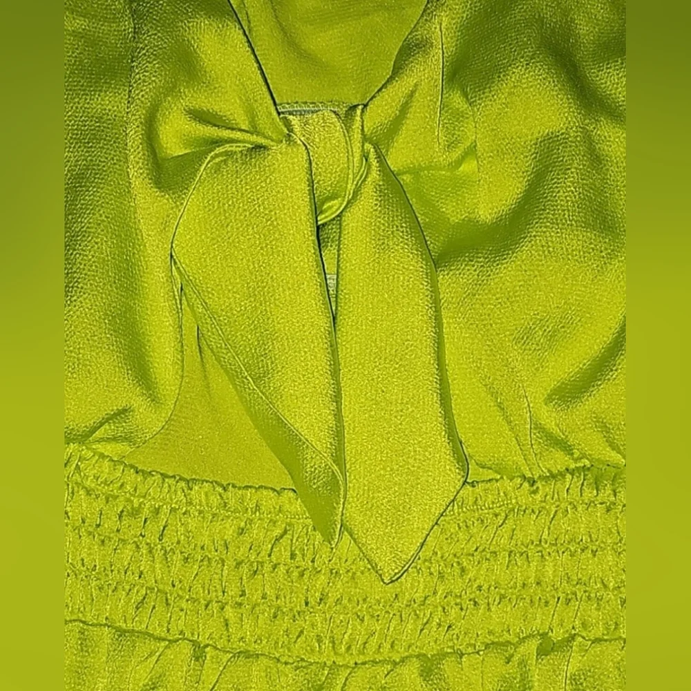 Torrid Size 2X Women's Neon Lime Green/Yellow Satin Wrap Top with Tie Back NWT - Picture 7 of 11